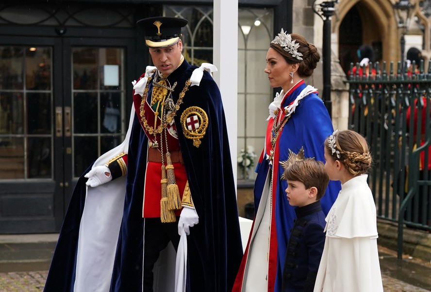 Catherine, Princess of Wales and Prince William, Prince of Wales with Princess Charlotte and Prince Louis