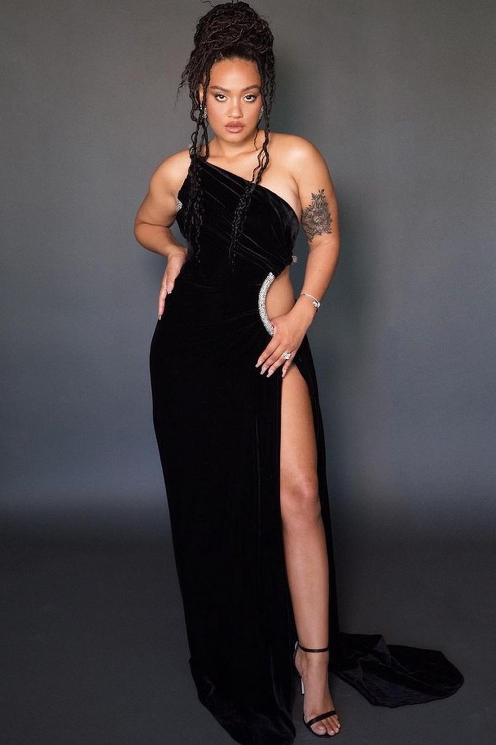 Atriz Kiersey Clemons (Foto: @prabalgurung) — Foto: Glamour