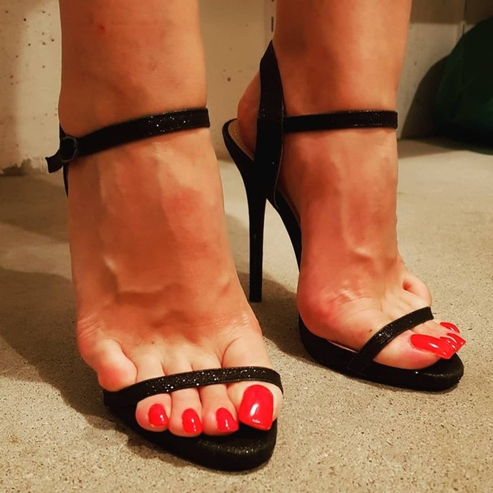 Eita! Unha do pé comprida virou moda entre as celebridades (Foto: Reprodução/Instagram) — Foto: Glamour