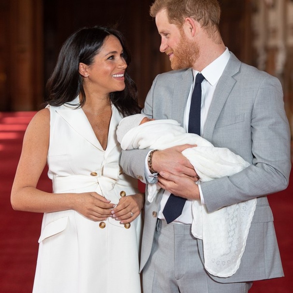 Meghan Markle e Príncipe Harry após o nascimento do primeiro filho (Foto: Getty Images) — Foto: Glamour