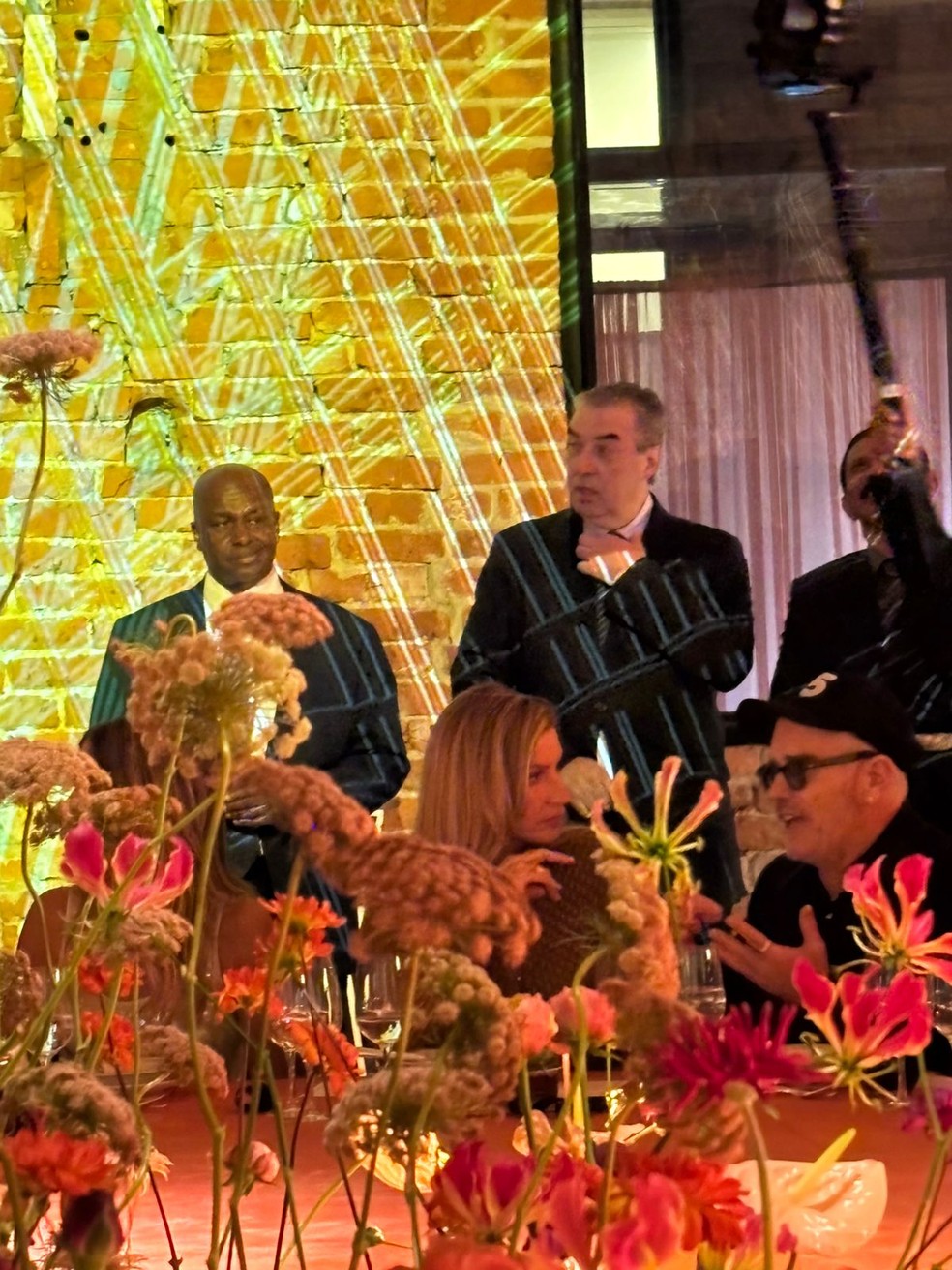 Gisele B&uuml;ndchen participa de jantar badalado em S&atilde;o Paulo &mdash; Foto: Glamour Brasil