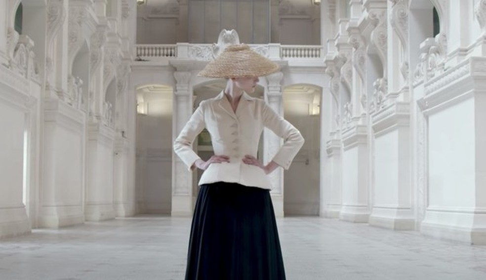 "Christian Dior: Designer de Sonhos" está disponível no YouTube (Foto: Reprodução) — Foto: Glamour