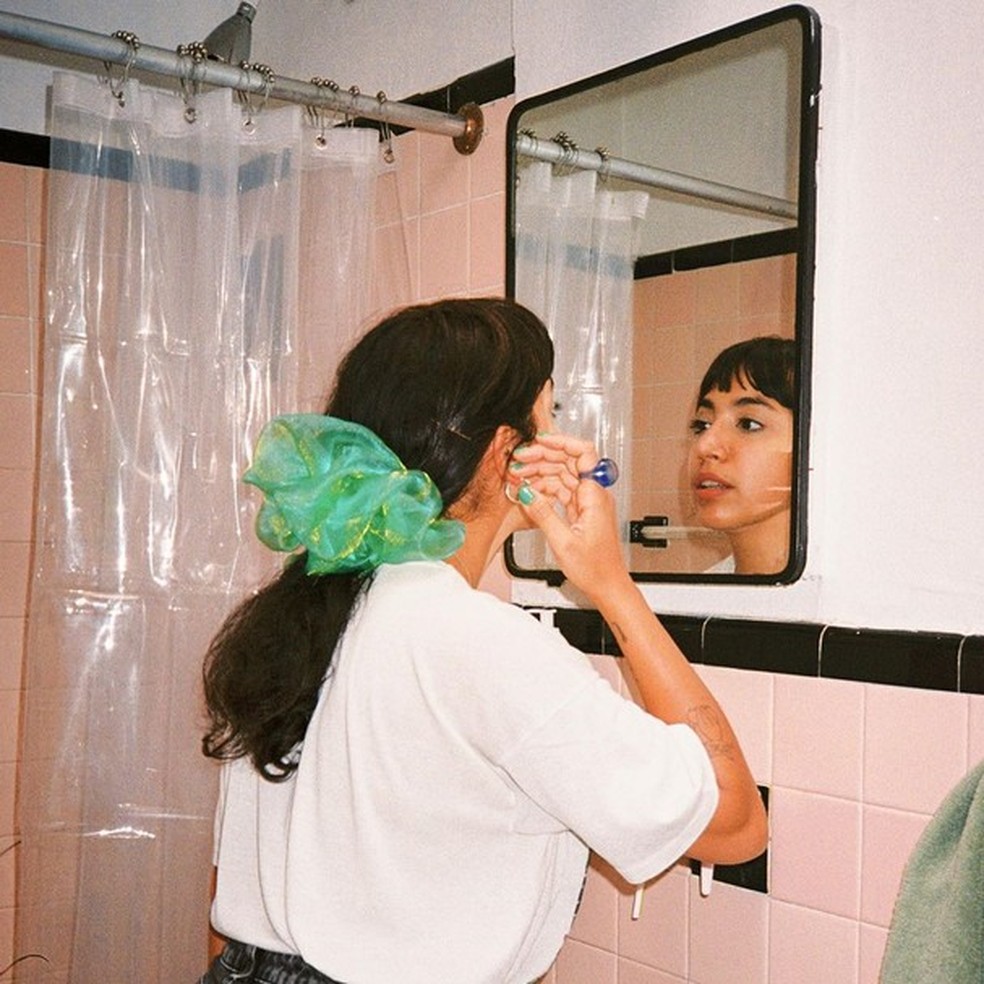 Schrunchie gigante (Foto: Reprodução Instagram) — Foto: Glamour
