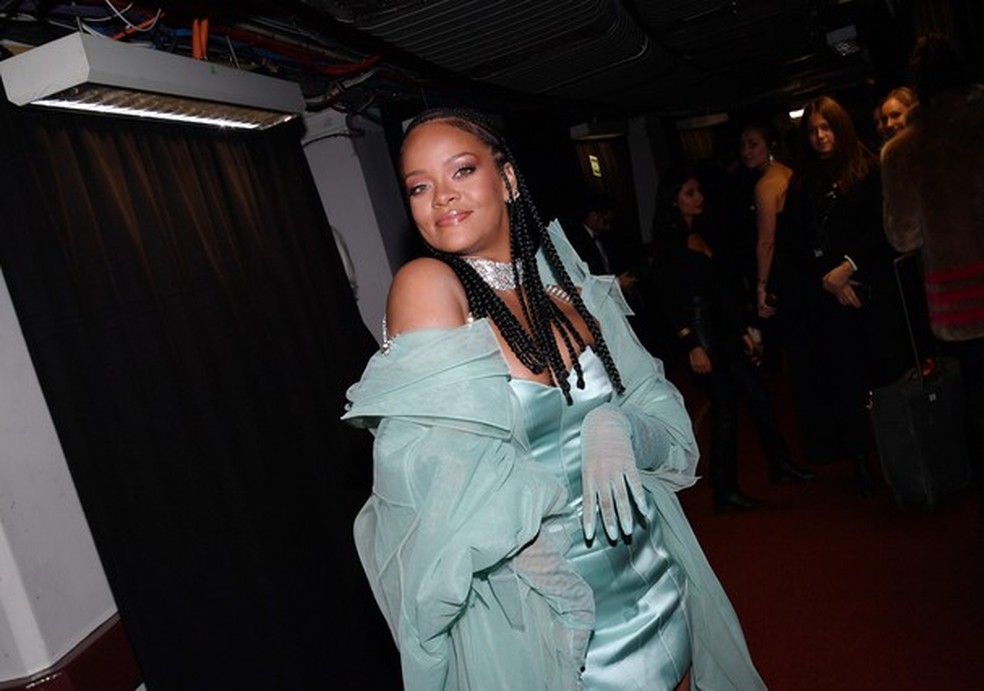 Rihanna usou look de sua própria marca durante o Fashion Awards (Foto: Getty Images) — Foto: Glamour