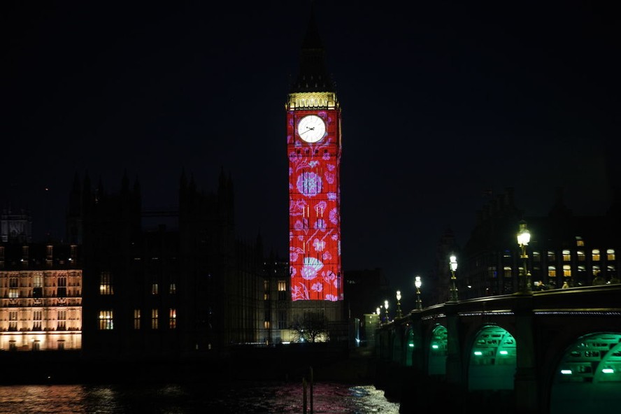 Big Ben, famoso relógio de Londres, ganha projeções em homenagem à coroação de Rei Charles. Veja fotos!