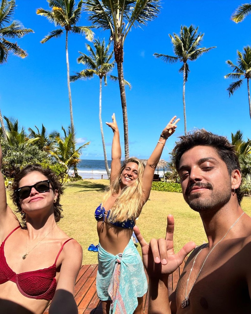 Rodrigo Simas abre álbum de viagem com Agatha Moreira