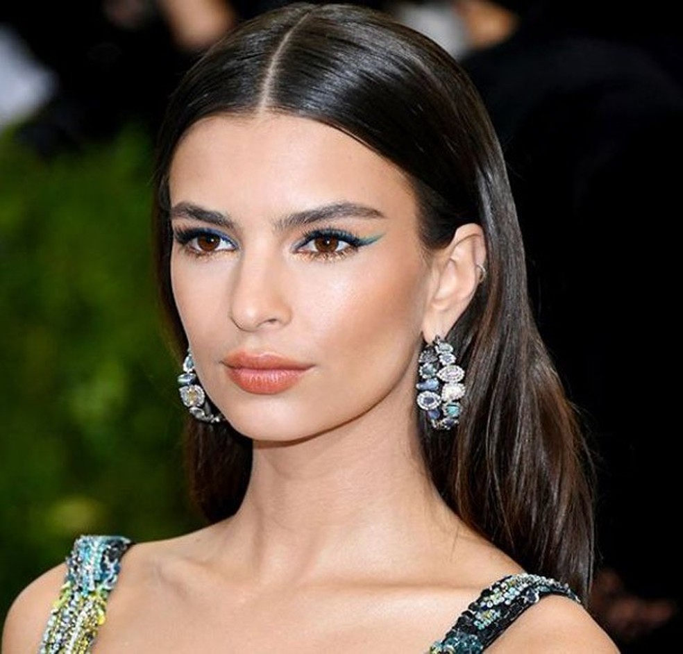 Sombra azul é no novo hit de beleza (Foto: Reprodução/Instagram) — Foto: Glamour