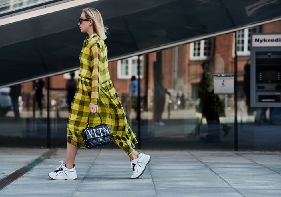 É bolsa ou é pasta? (Foto: Imaxtree) — Foto: Glamour