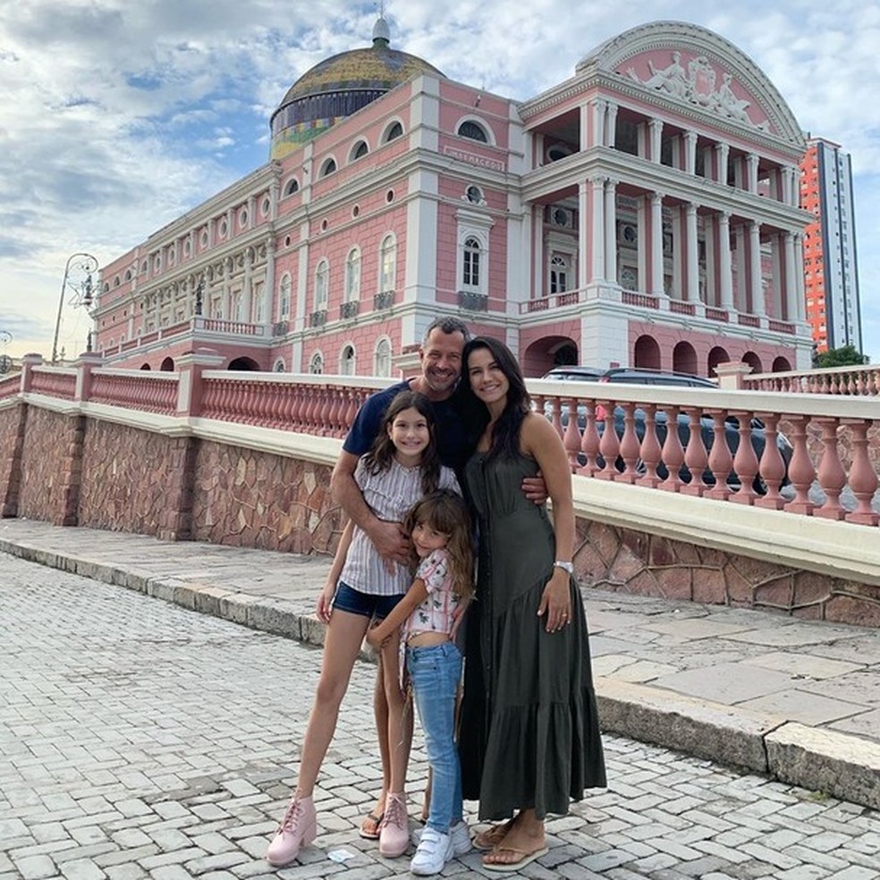Malvino Salvador, Kyra Gracie e filhas (Foto: Reprodução / Instagram) — Foto: Glamour