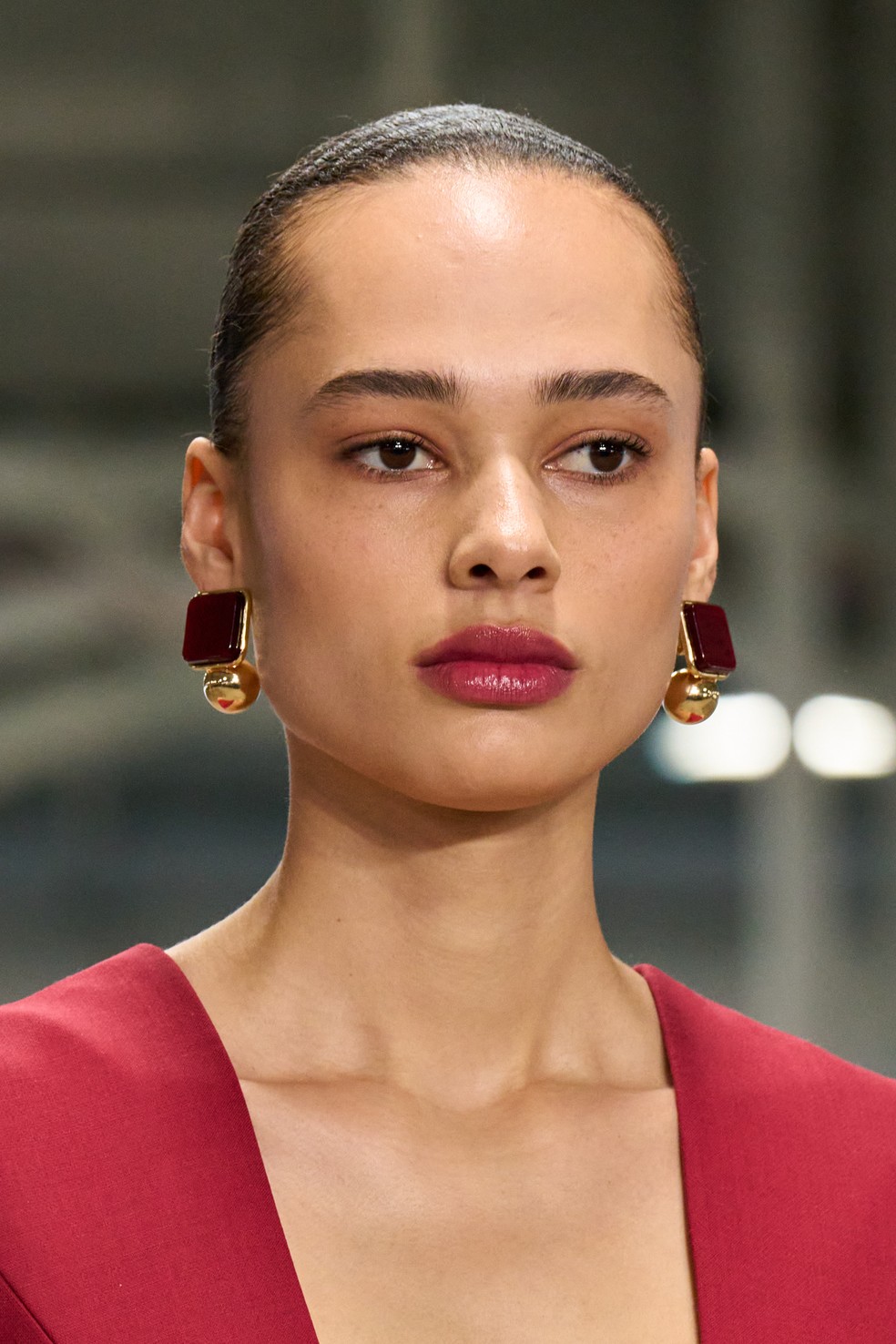 Carolina Herrera dá força à tendência "berry" com lábios avermelhados na NYFW — Foto: Launchmetrics Spotlight