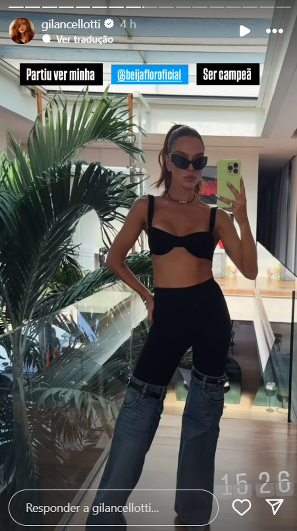 Giovanna Lancellotti aposta em calça de mais de R$7 mil para assistir Beija-Flor campeã — Foto: Reprodução/Instagram
