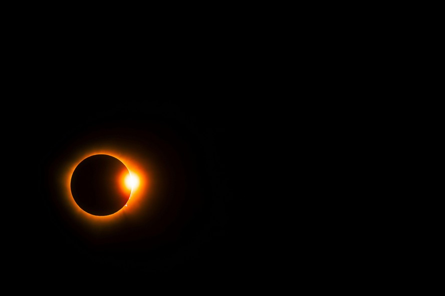 Eclipse de 03/03: o que ele revela sobre a sua relação com você mesma