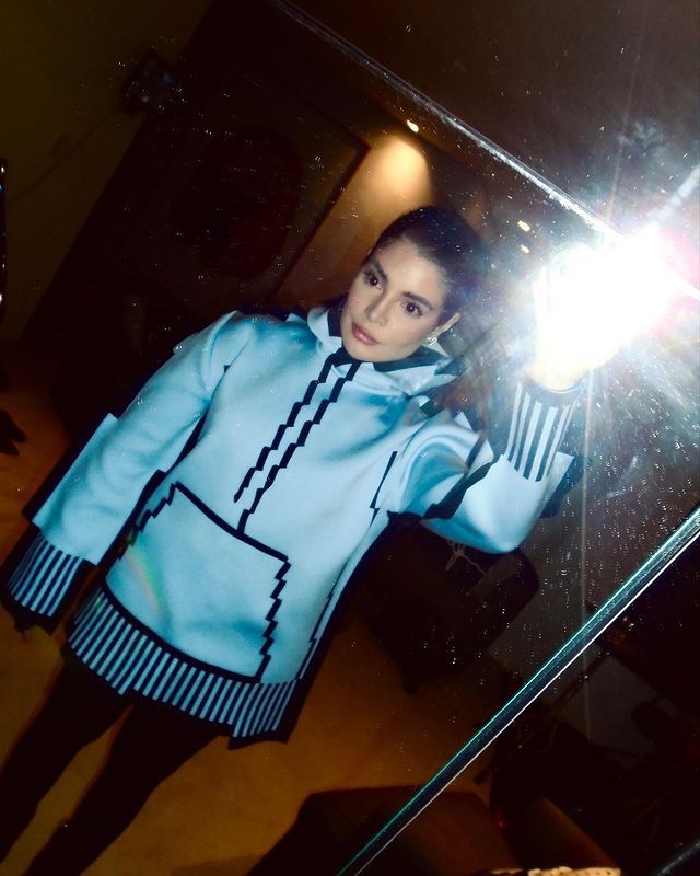 Gkay com blusa de frio pixelada — Foto: Reprodução/Instagram