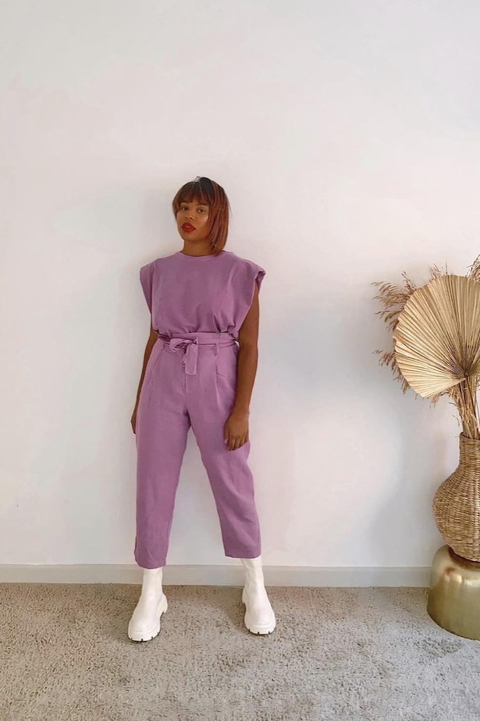 Looks com bota de cano curto (Foto: @laricunegundes) — Foto: Glamour