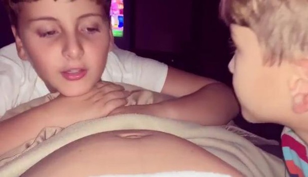 Filhos de Claudia Leitte se surpreender com a barriga mexendo (Foto: Reprodução Instagram) — Foto: Glamour