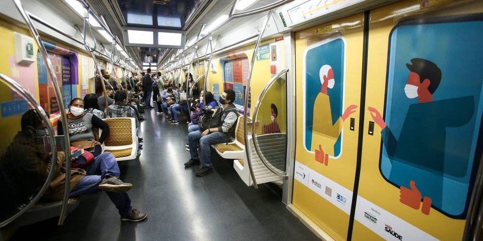 Vagão do metrô da linha azul dedicada ao Setembro Amarelo (Foto: Divulgação) — Foto: Glamour