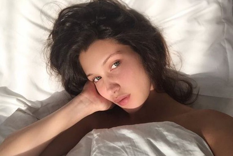 Bella Hadid e seus truques de beleza infalíveis (Foto: Getty Images/Reprodução) — Foto: Glamour