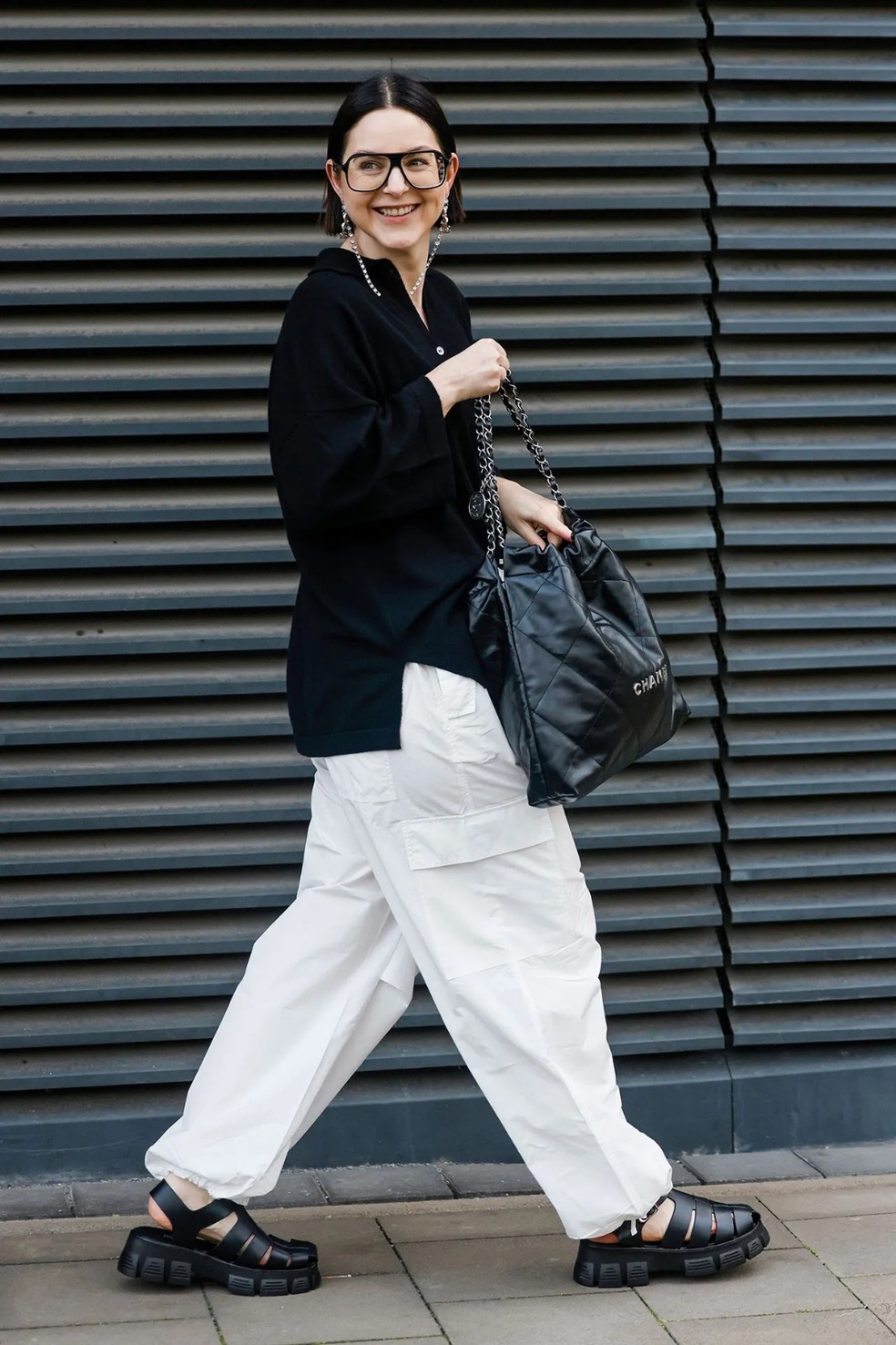 Essa sandália polêmica pode ganhar espaço no seu look — Foto: Getty Images