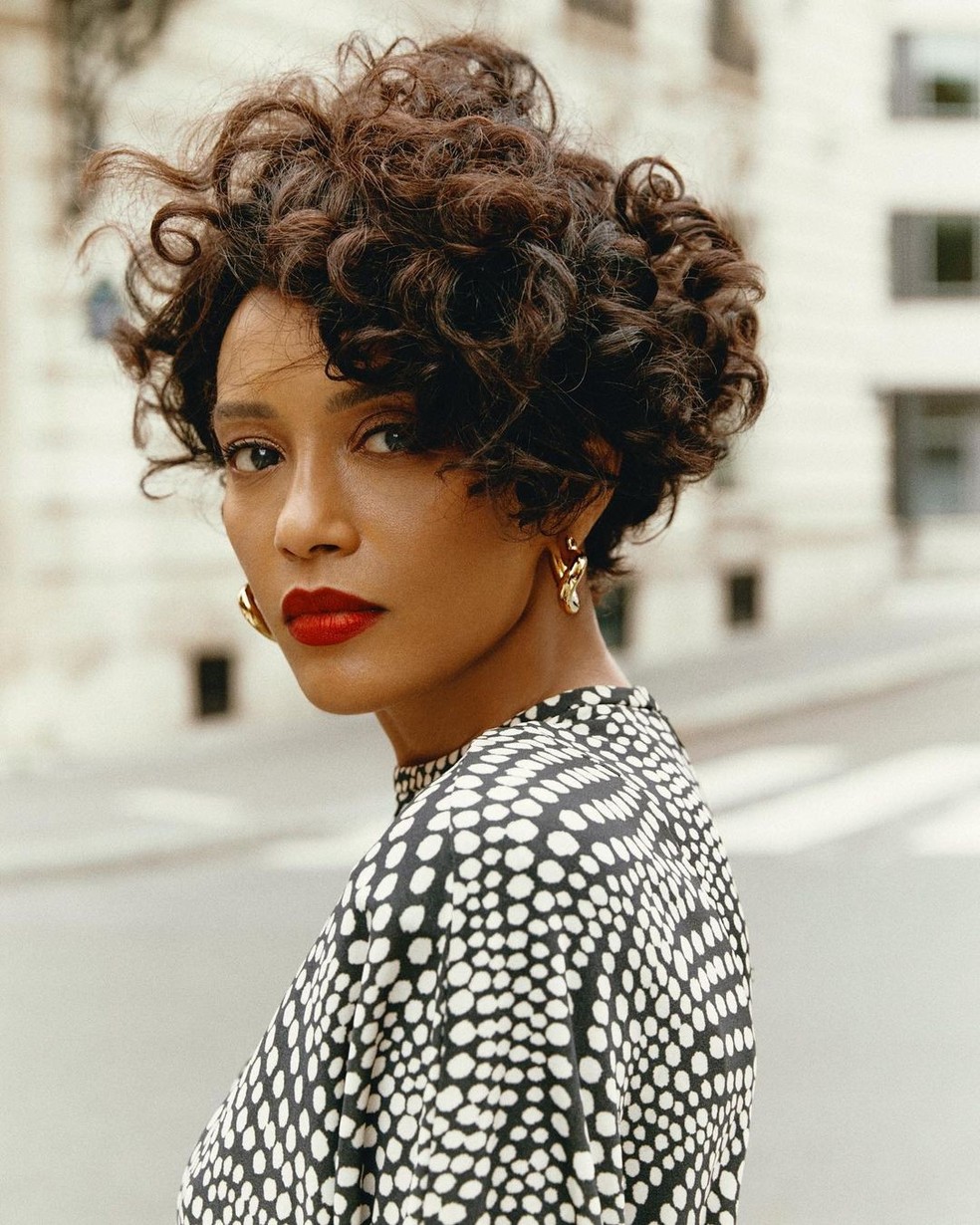 Dossiê Glamour: coloração e corte (Foto: Reprodução/ Instagram @taisdeverdade) — Foto: Glamour