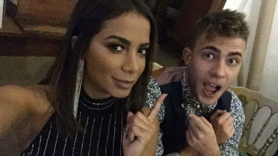 Anitta leva susto com post de aniversário de Léo Picon