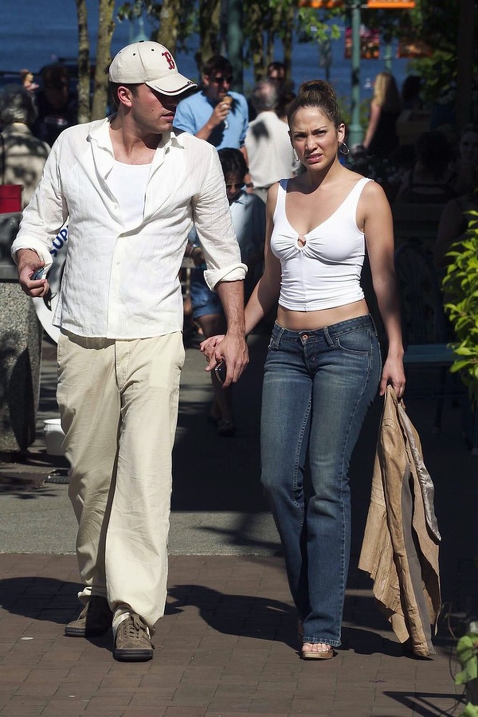 Os looks usados por Jennifer Lopez e Ben Affleck nos anos 2000 (Foto: Getty Images) — Foto: Glamour