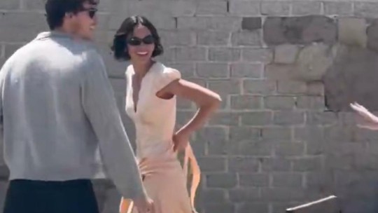 Bruna Marquezine elege look de R$ 35 mil para passeio em Malibu com Shawn Mendes