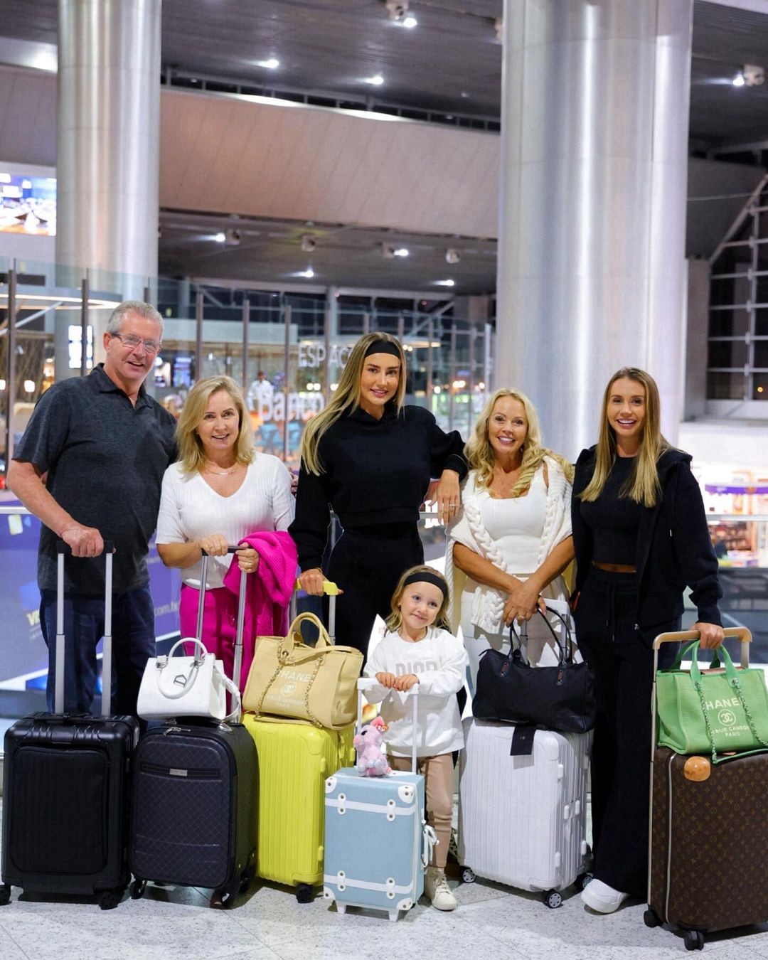 De férias com a família, Ana Paula Siebert diz que mãe e madrasta se ...