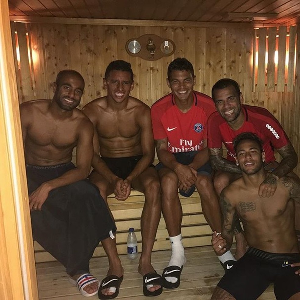 Lucas Moura, Marquinhos, Thiago Silva, Daniel Alves e Neymar (Foto: Reprodução/Instagram) — Foto: Glamour