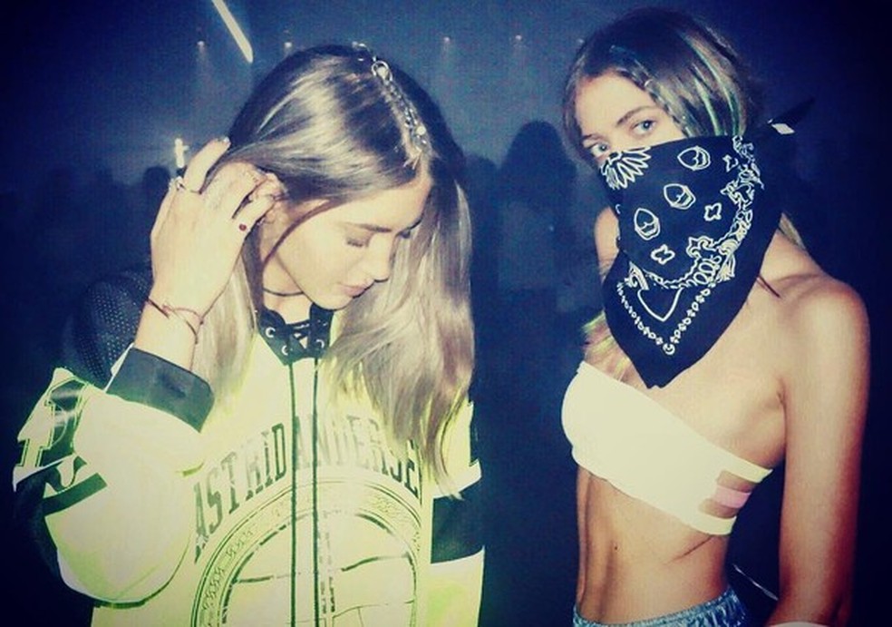 Sama e Haya são DJs, diretoras criativas e modelos (Foto: Reprodução/ Instagram) — Foto: Glamour