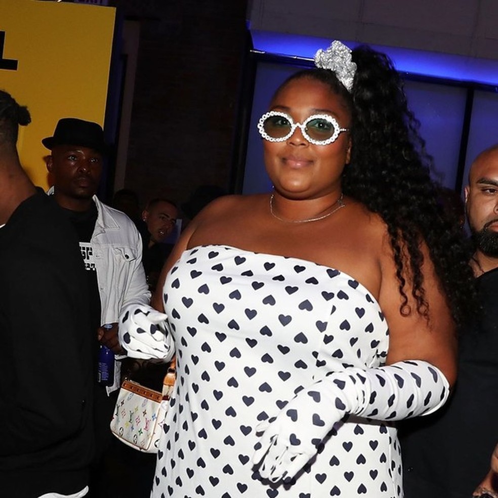 7 penteados com scrunchie (Foto: Reprodução/ Instagram @scunci) — Foto: Glamour