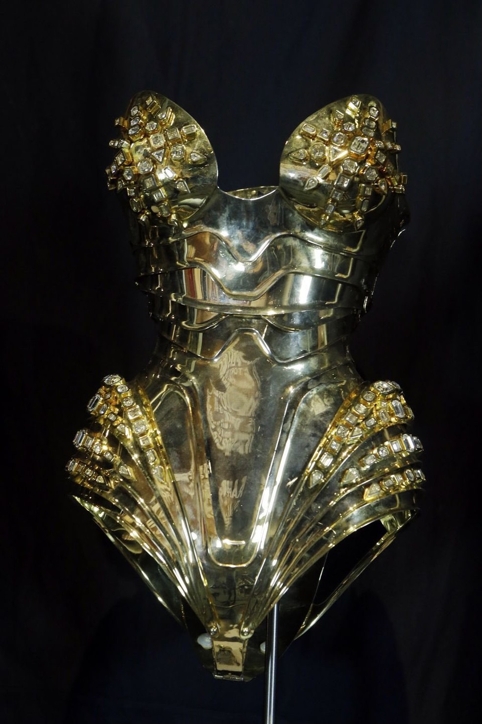 Beyoncé impressiona com corset sob medida da Mugler; relembre peças ...