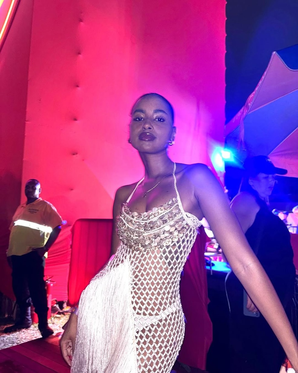 Gabz aposta em look ousado e arranca elogios