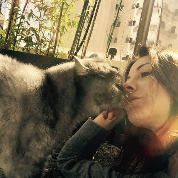 Ana Paula Padrão e a gata Claudinha (Foto: Instagram/Reprodução) — Foto: Glamour