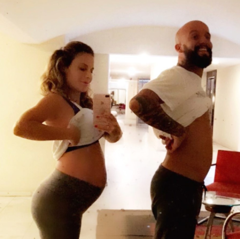 Maíra Charken posa com o namorado (Foto: Instagram/Reprodução) — Foto: Glamour