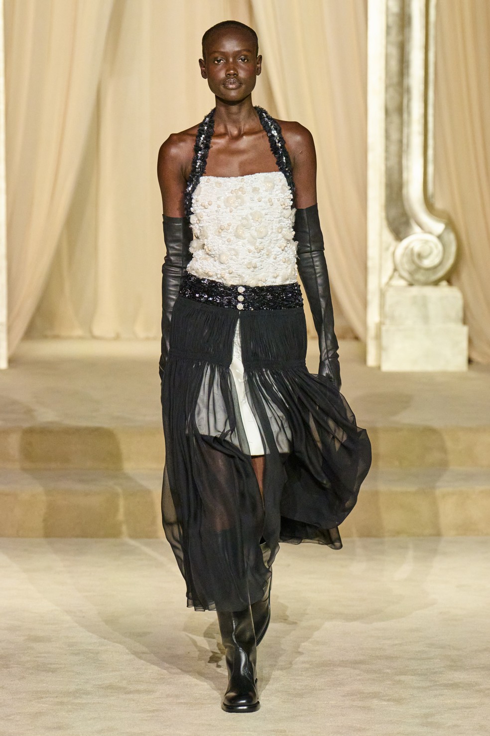 8 jeitos de usar saia no inverno, segundo a Chanel — Foto: Launchmetrics Spotlight