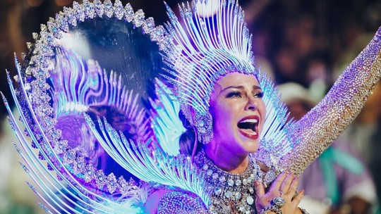Paolla Oliveira celebra 2025 em fotos no Instagram com Carnaval, Vale Tudo e despedida histórica da Grande Rio
