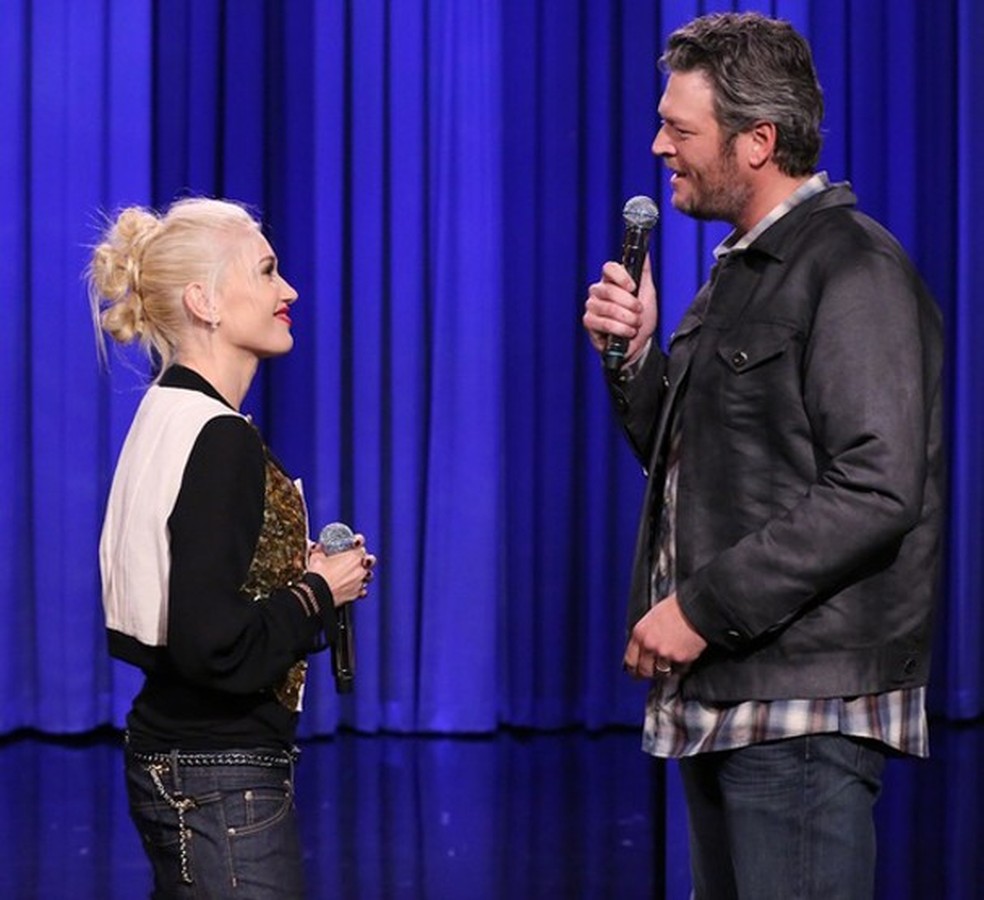 Gwen Stefani e Blake Shelton trocam juras de amor... no programa do Jimmy Fallon (Foto: Reprodução) — Foto: Glamour