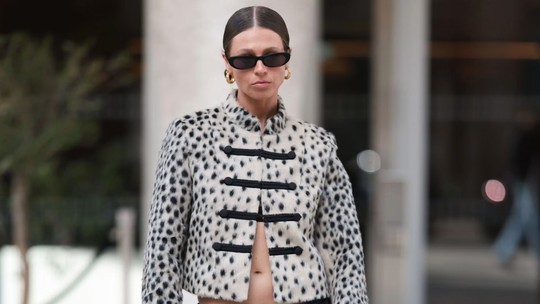 Entre o poá e o animal print: como adicionar a estampa de dálmata nos looks
