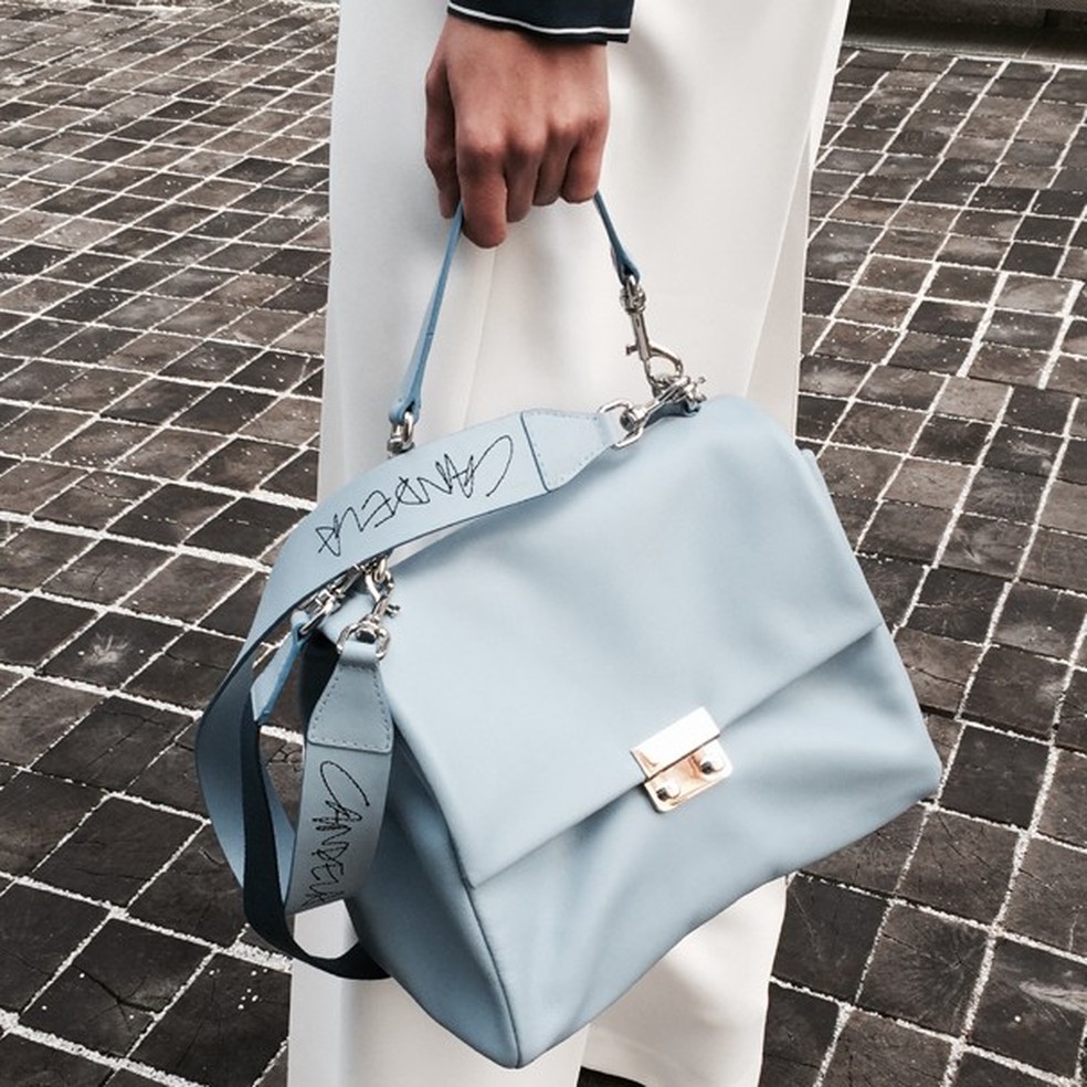 Cava Injerto Touhou Carolina Herrera lança novo serviço de personalização em linha de bolsas |  Moda | Glamour