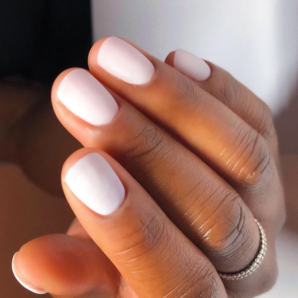 Unhas brancas foscas — Foto: Reprodução/Instagram