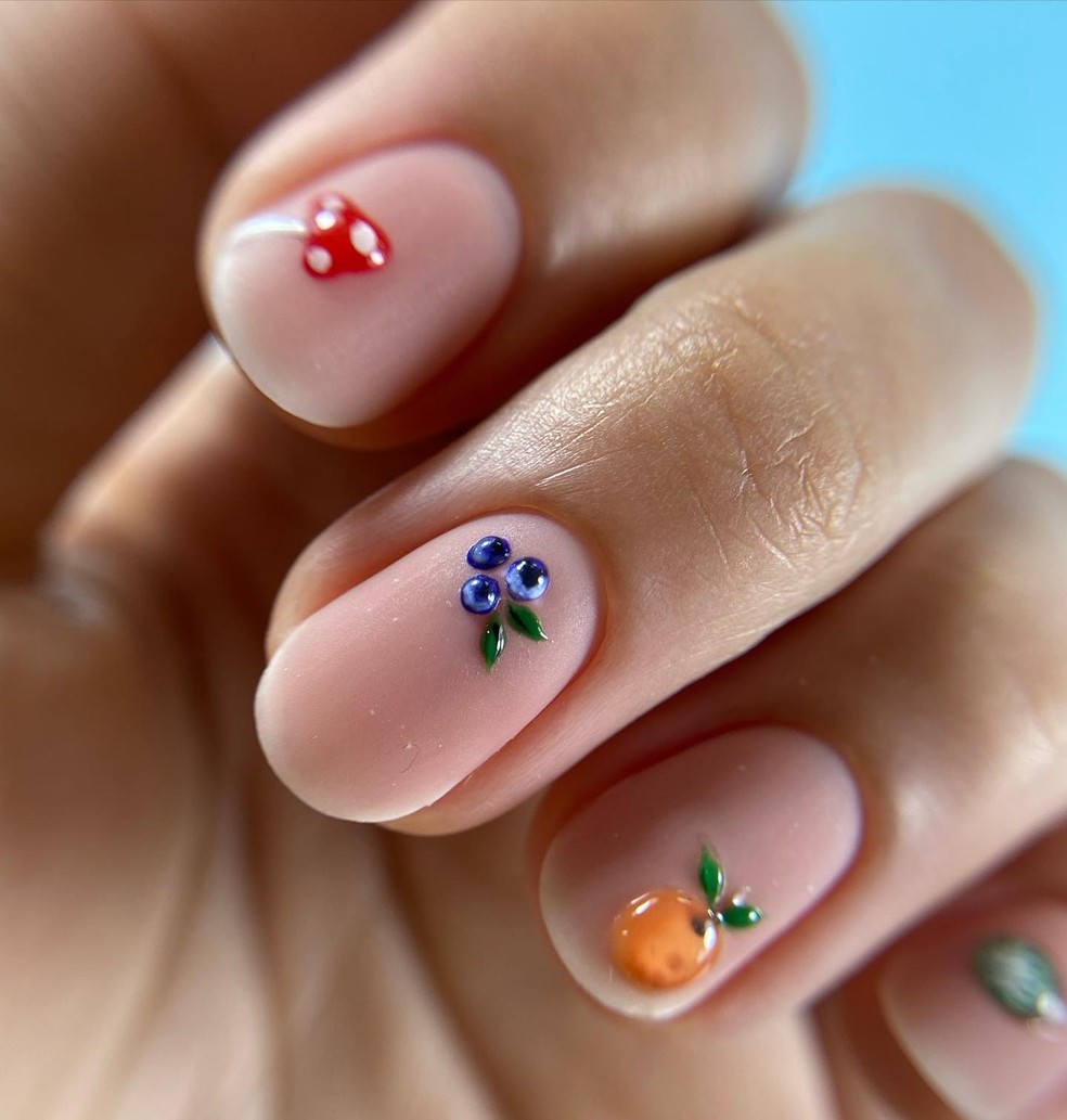 As maiores tendências de unhas e esmaltes para a primavera 2024 — Foto: @atenafasli.nailart