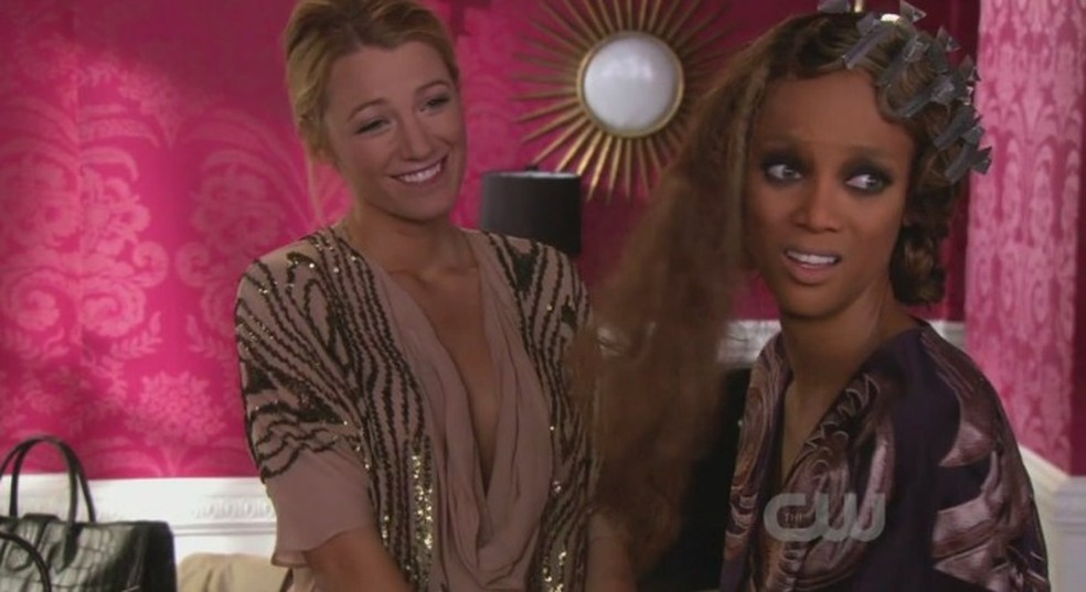 Blake Lively e Tyra Banks em cena de 'Gossip Girl' — Foto: Reprodução