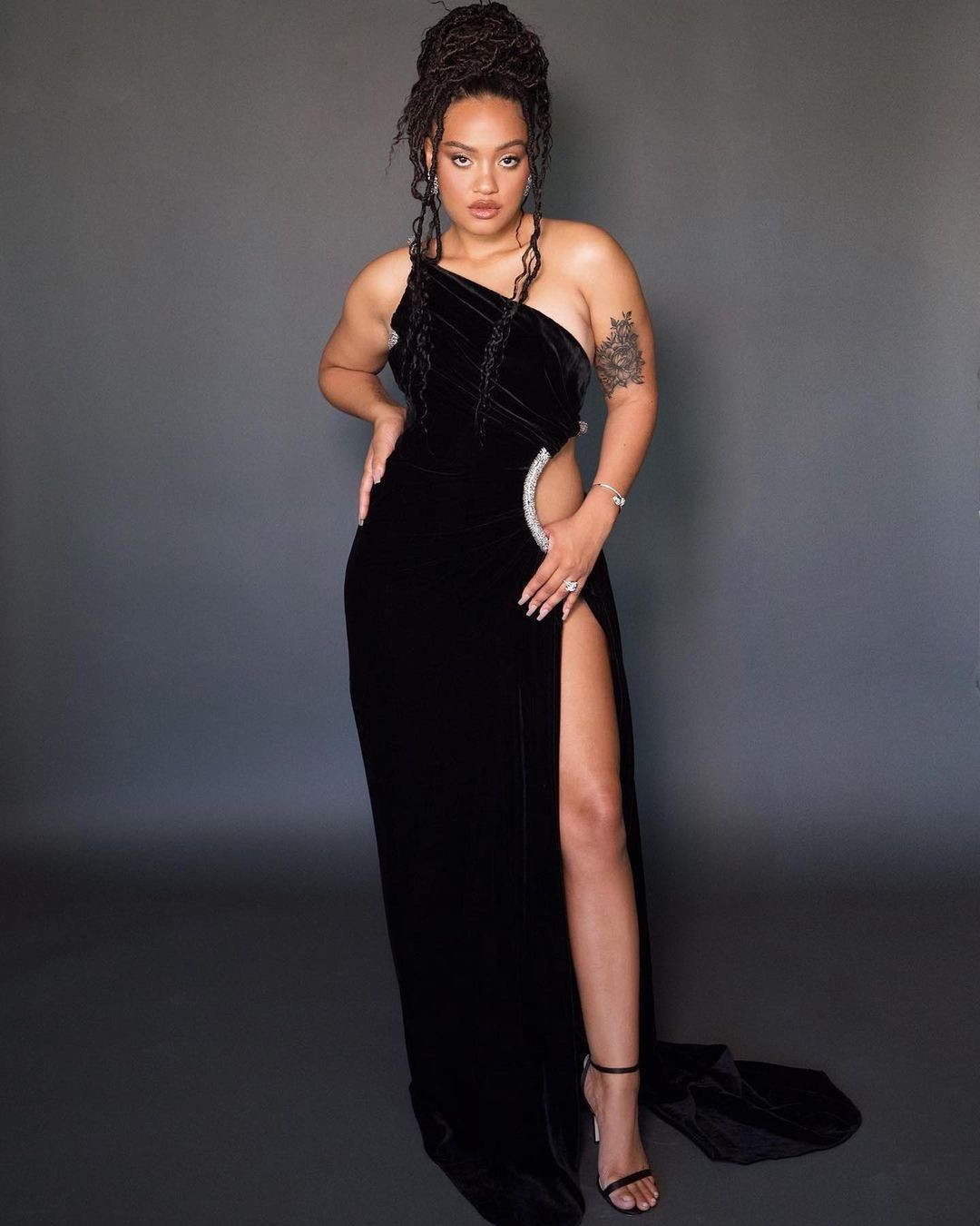 Atriz Kiersey Clemons, de Prabal Gurung