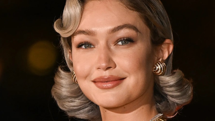 Gigi Hadid e o loiro 'Silver Tequila': a cor que promete dominar 2025