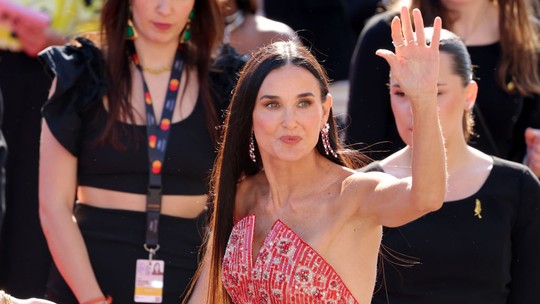 Festival de Cannes 2024: celebridades esquentam o tapete vermelho do quarto dia de evento