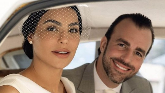 Ex-marido de Cintia Chagas se pronuncia sobre fim de seu casamento apĂłs 3 meses Ex-marido de Cintia Chagas se pronuncia sobre fim de seu casamento apĂłs 3 meses