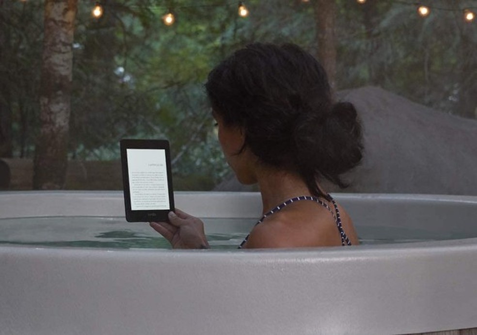 Kindle a prova d`água, disponível na Amazon (Foto: Divulgação) — Foto: Glamour