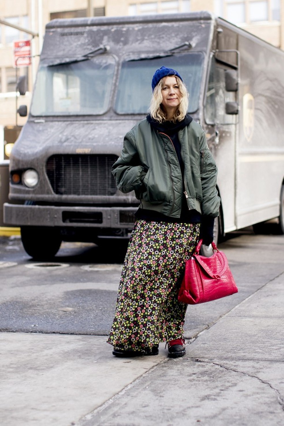 Floral com fundo escuro é hit neste inverno! (Foto: IMaxTree) — Foto: Glamour
