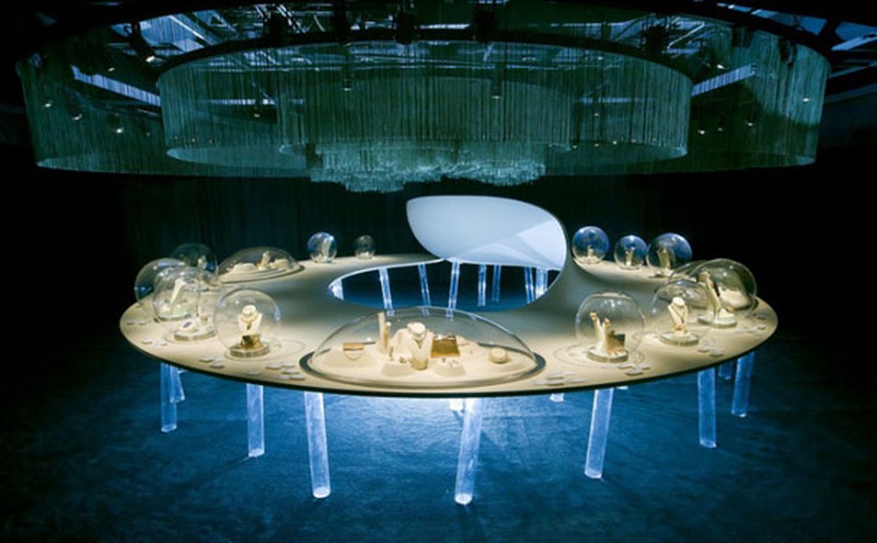 A beleza atemporal da Van Cleef & Arpels em exposição