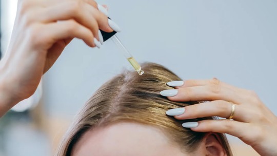 Como hidratar o couro cabeludo e por que isso é necessário, de acordo com especialistas